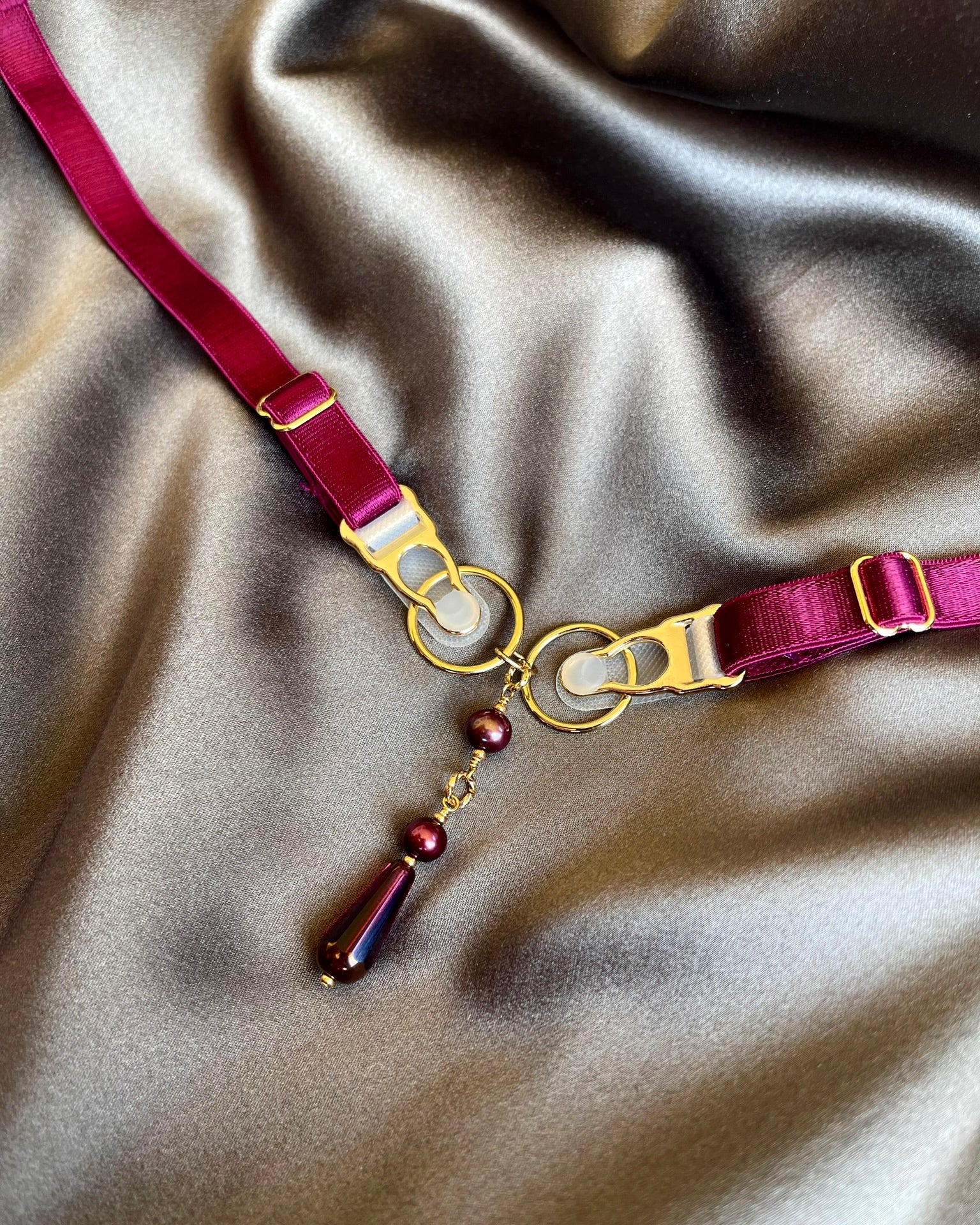 Garter Choker with Droplet Pendant - Cranberry